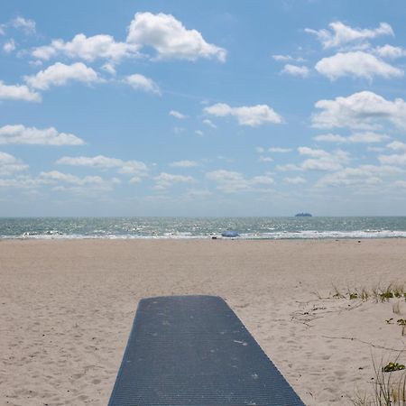 Cape Canaveral Escape With Grill Walk To Beach! Exteriör bild